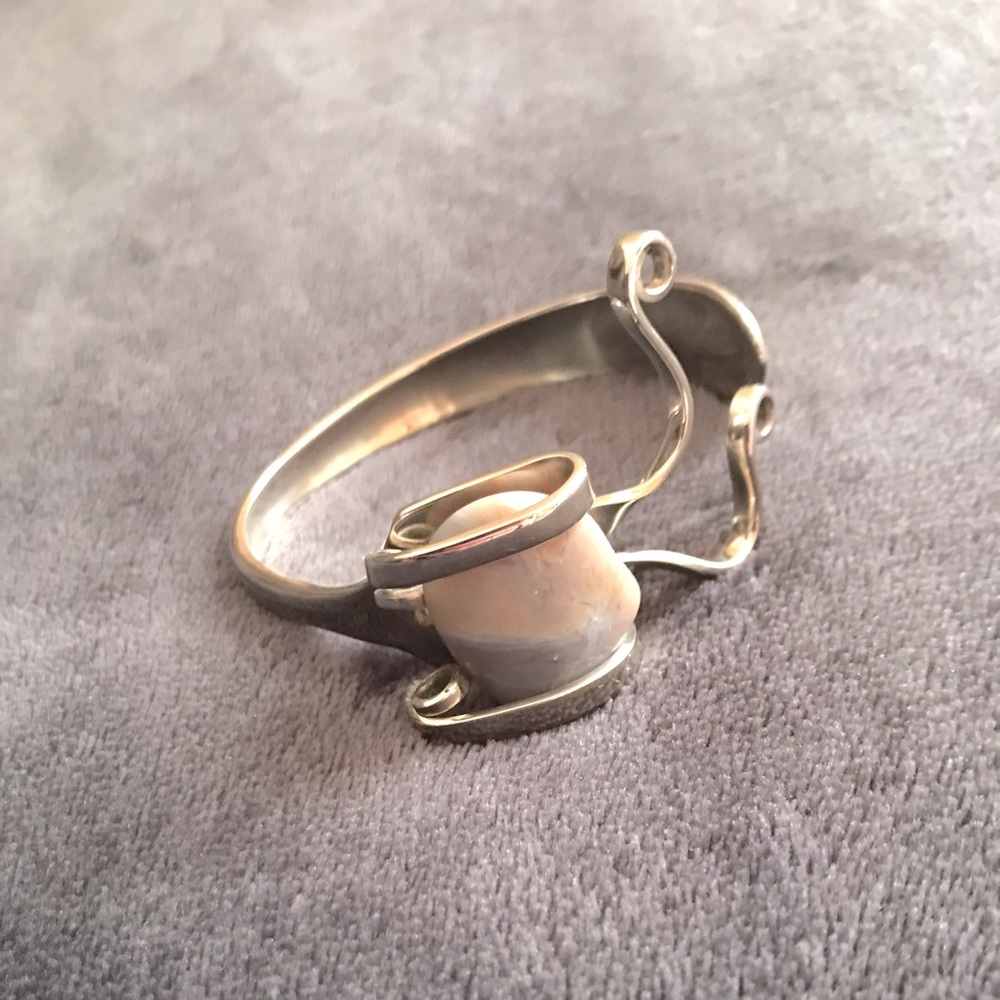 Silver bracelet with beautiful polished stone
